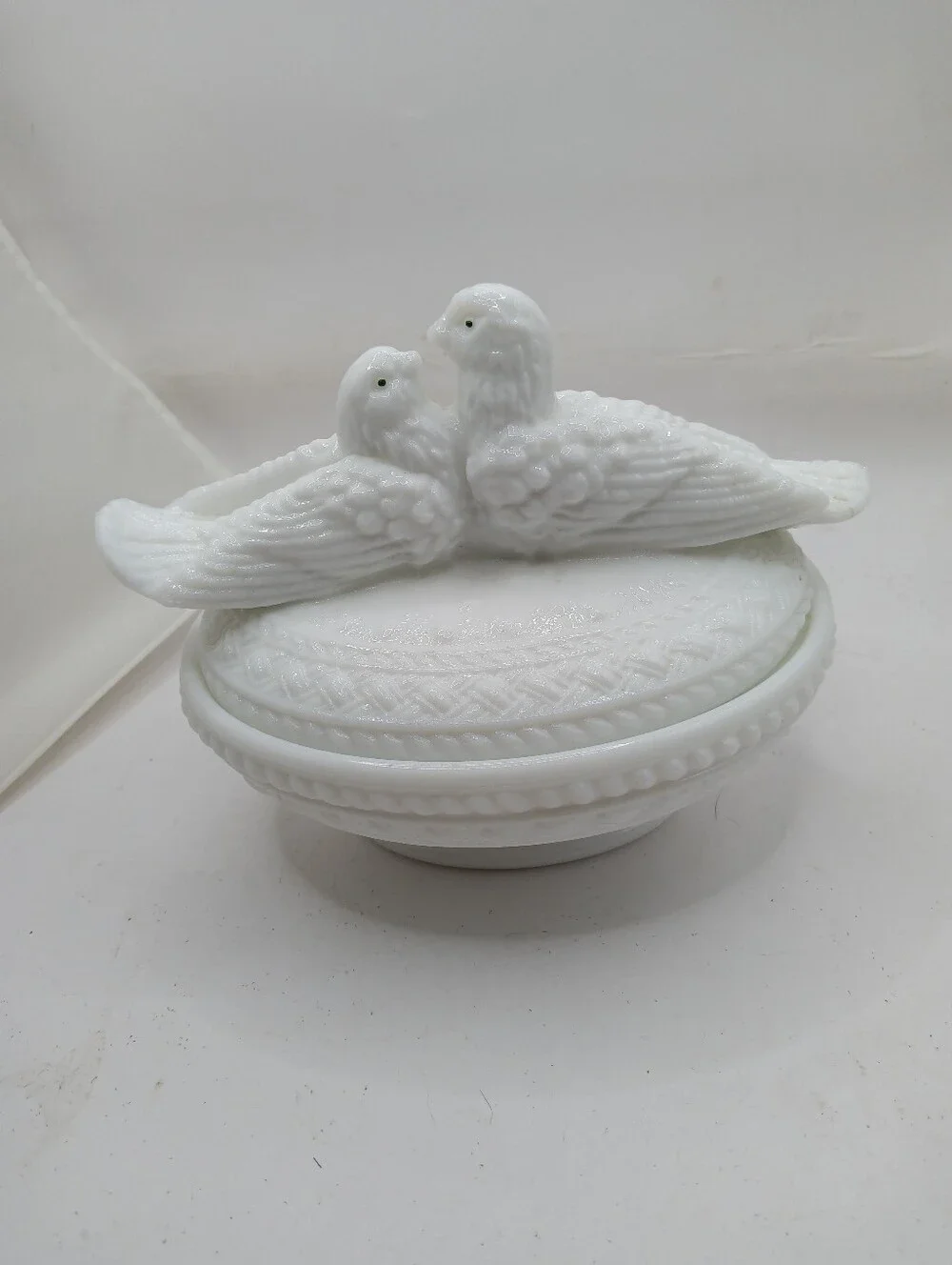 Vintage Westmoreland Milk Glass Love Birds Doves Kissing Covered Dish Bowl
